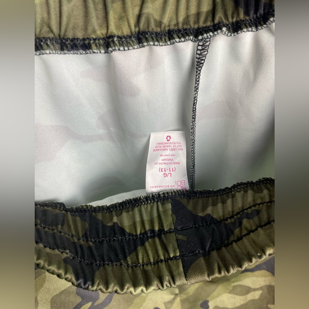 Camo Shorts 💕 - Picture 2 of 6
